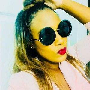 Meet your Posher, Janelle